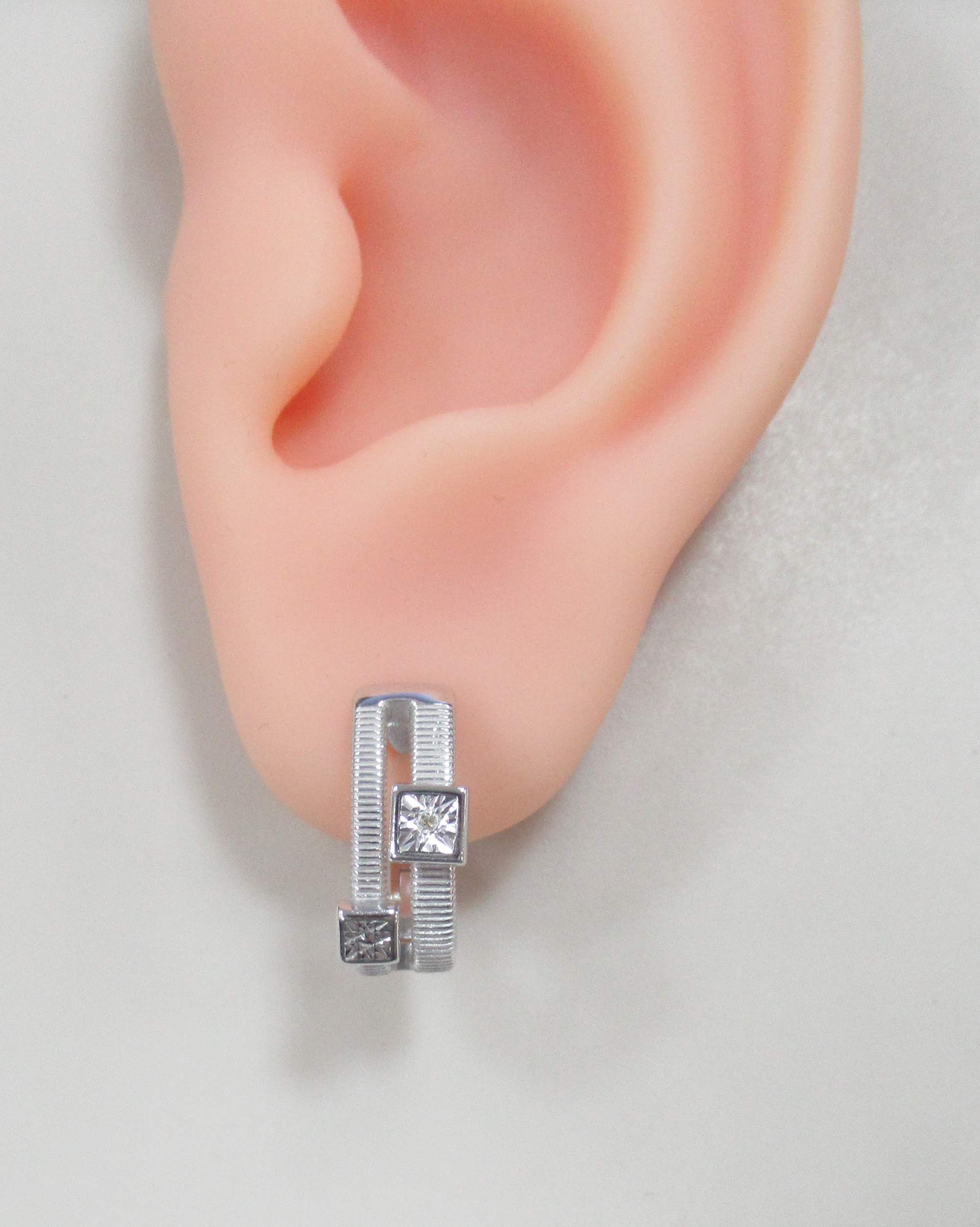 Серебряные серьги с бриллиантами